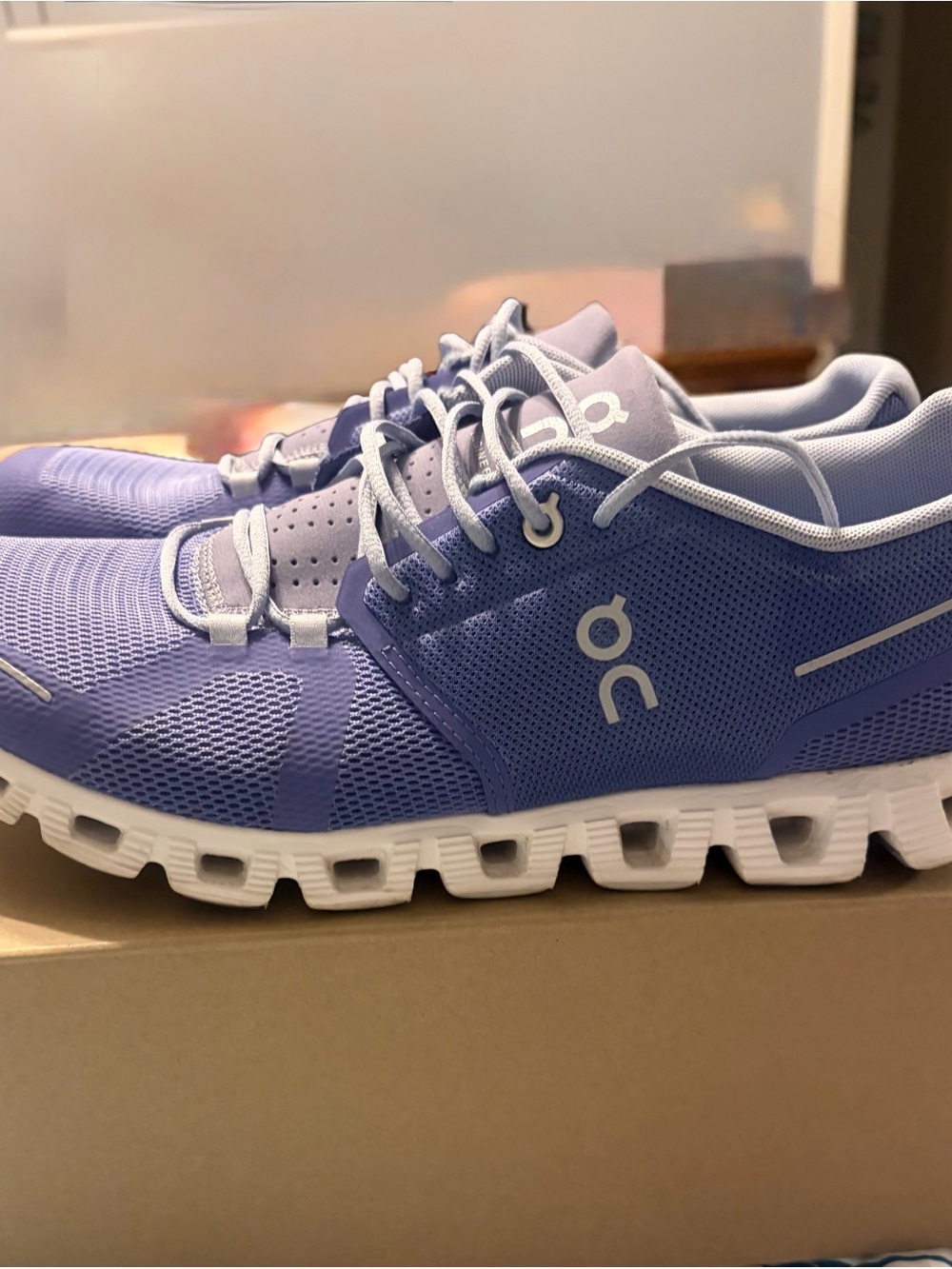 On Cloud women’s size 11 Blueberry/Feather Athletic Shoes